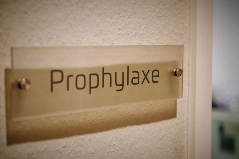 professionelle Zahnreinigung bei Zahnarzt Kiel - Klaas Köppe