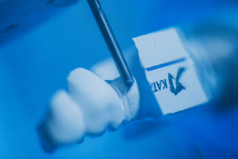 Präzision und Ästhetik bei Zahnarzt Kiel - Klaas Köppe