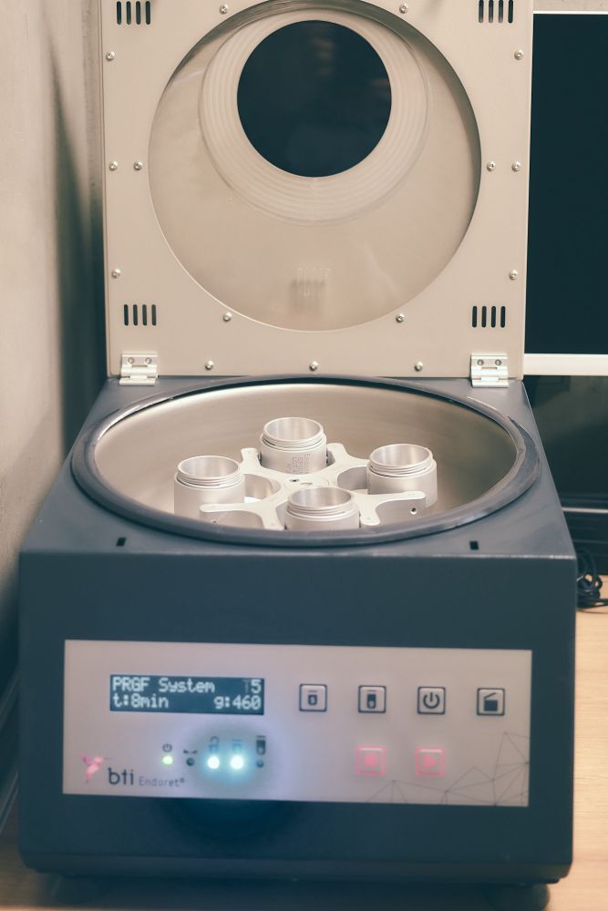 Gewebsregeneration aus Eigenblut Zahnarzt Kiel - Klaas Köppe